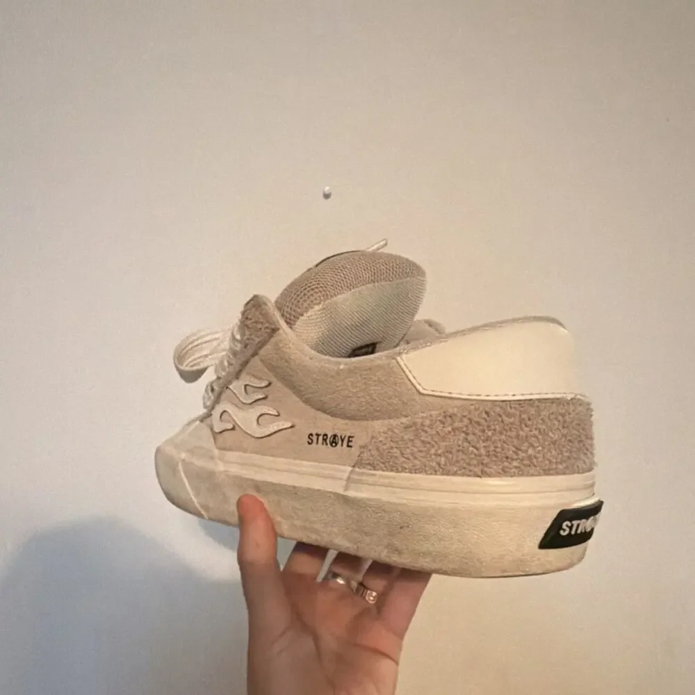 STRAYE Beige Suede Low Top Skate Sneakers Lace Up Rubber Outsole Men